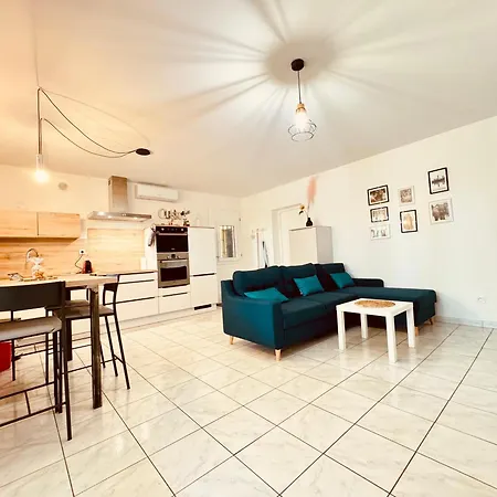 Maison Avec Piscine-climatisation-jardin Apartment