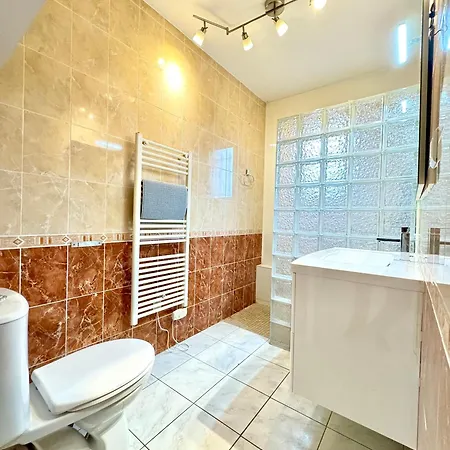 Maison Avec Piscine-climatisation-jardin Apartment