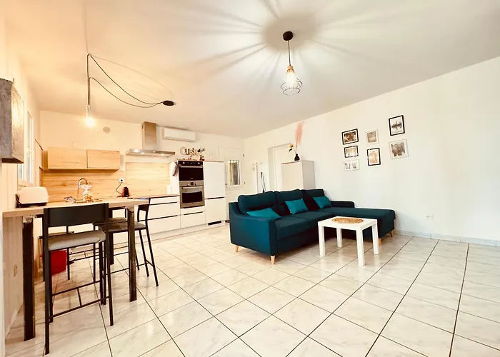 Maison Avec Piscine-climatisation-jardin Апартаменты